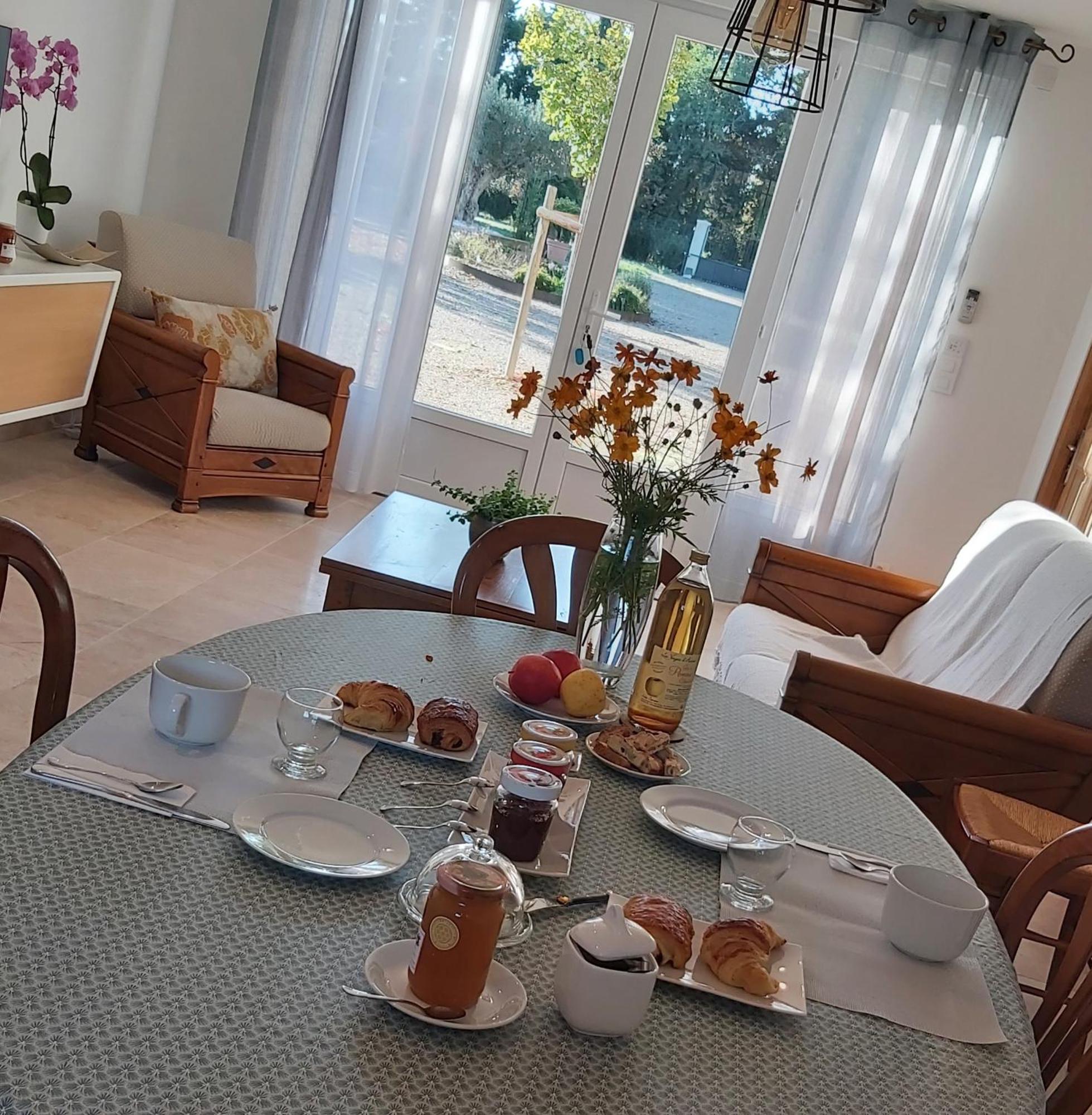 Mas Des Tourterelles Bed & Breakfast Jonquieres  Eksteriør bilde